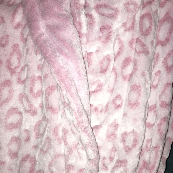 Lights off Robe - Picture 2 of 6